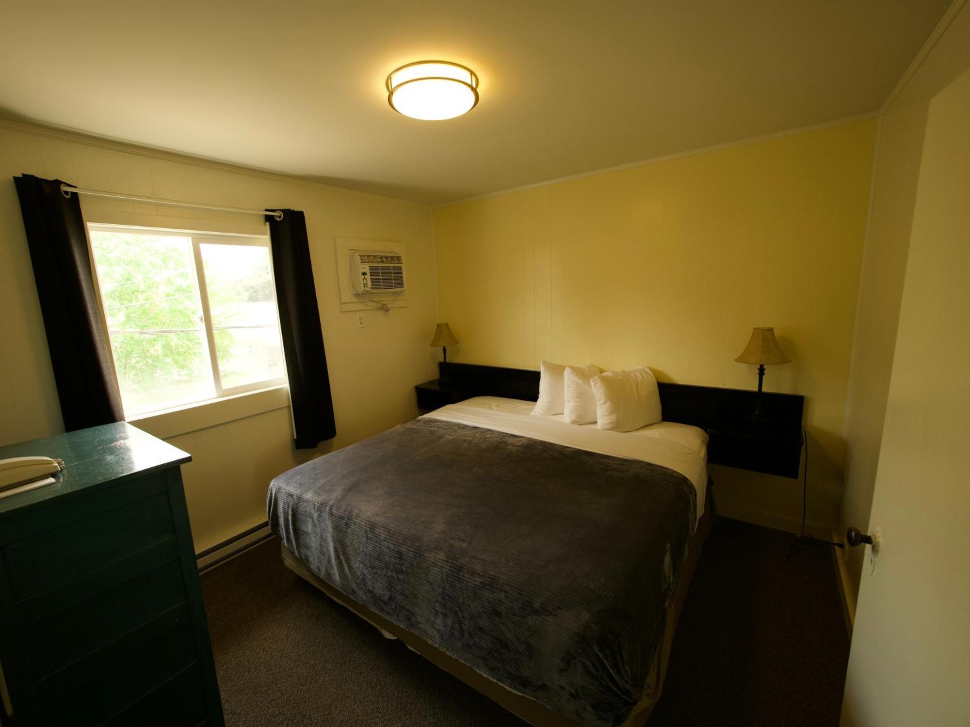Creston Valley Motel Exterior photo